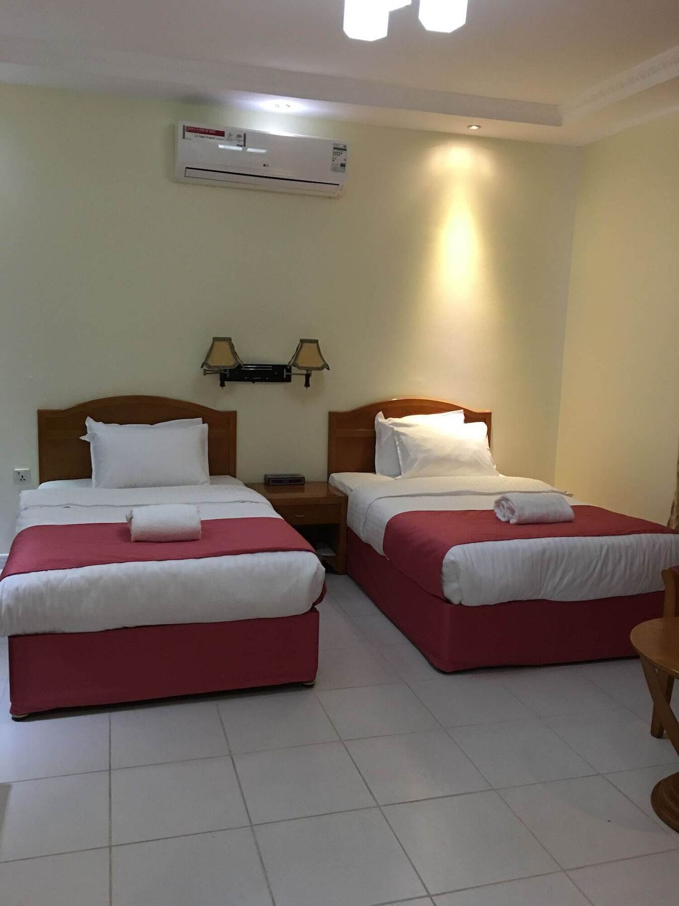 Oyo 366 Waves Hotel Ajman Luaran gambar