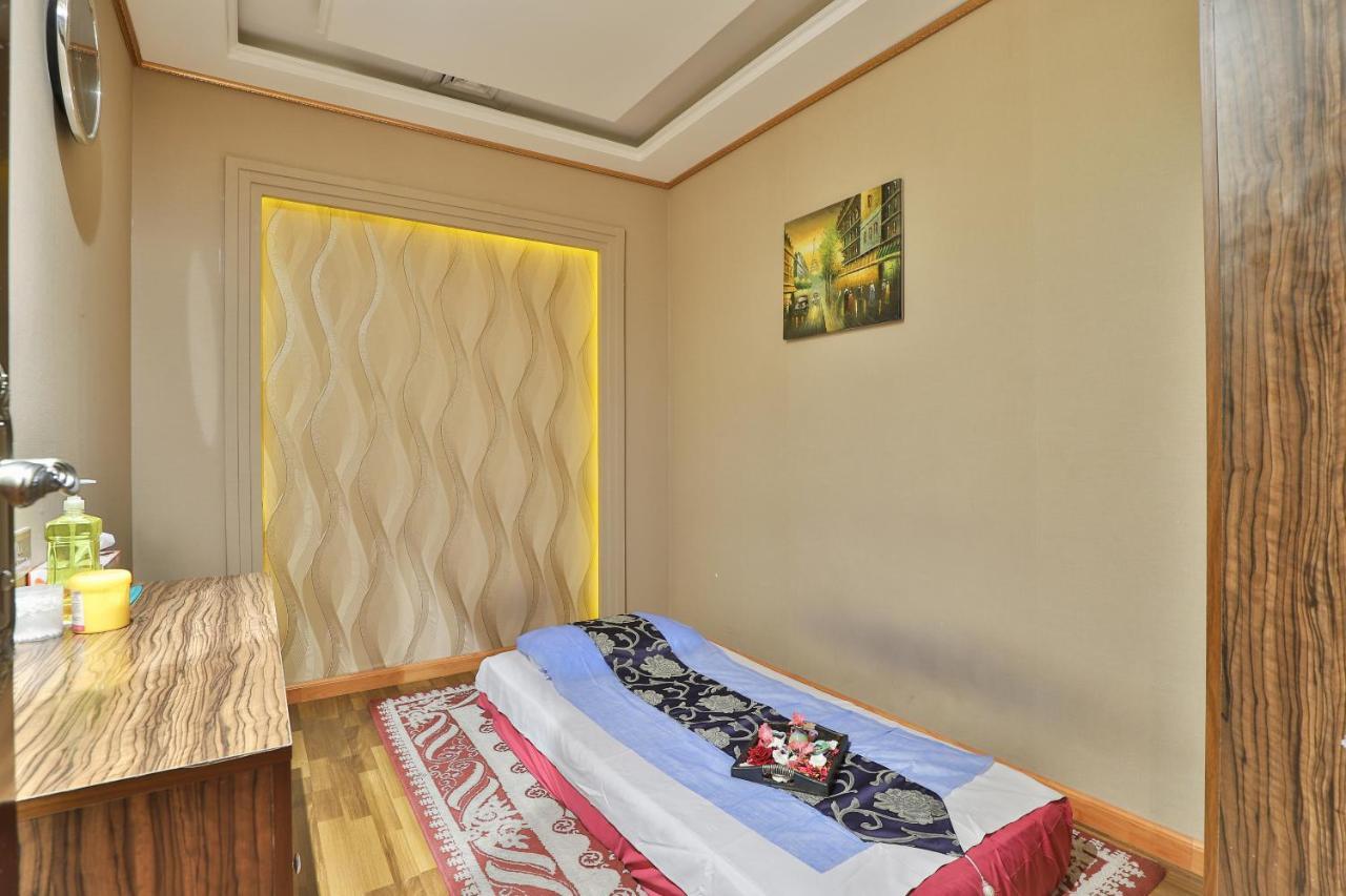 Oyo 366 Waves Hotel Ajman Luaran gambar