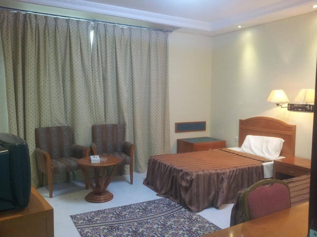 Oyo 366 Waves Hotel Ajman Luaran gambar