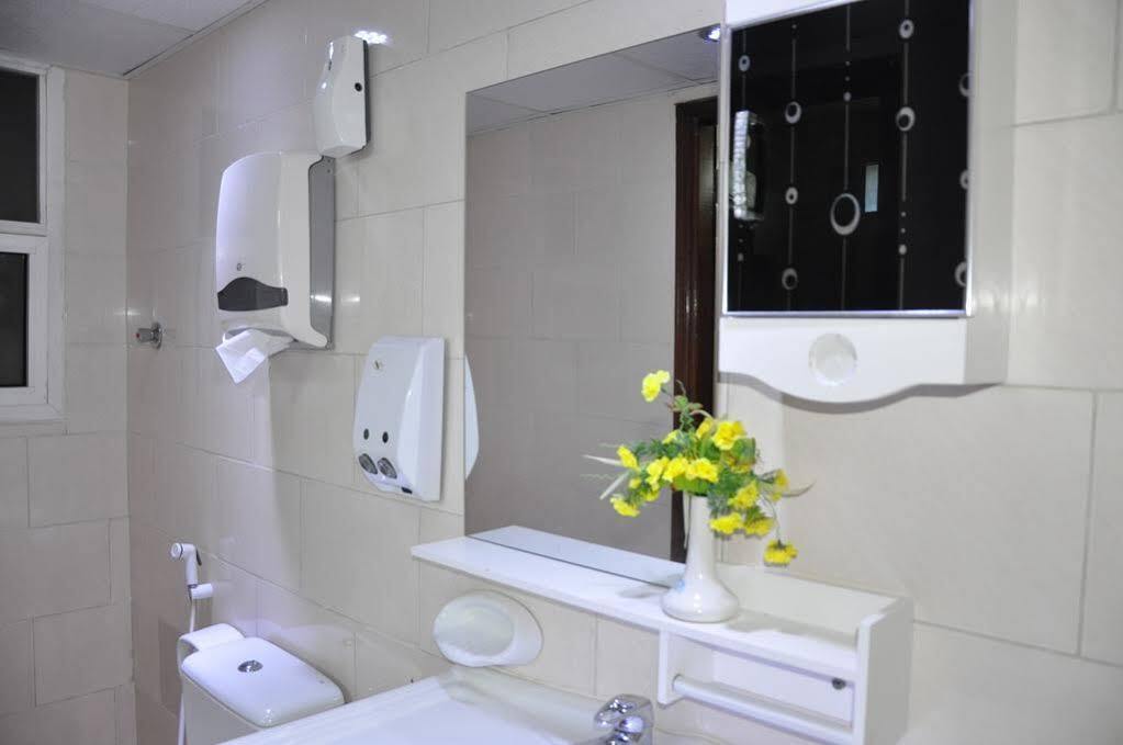 Oyo 366 Waves Hotel Ajman Luaran gambar