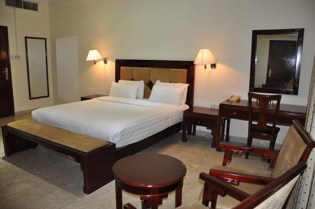 Oyo 366 Waves Hotel Ajman Luaran gambar